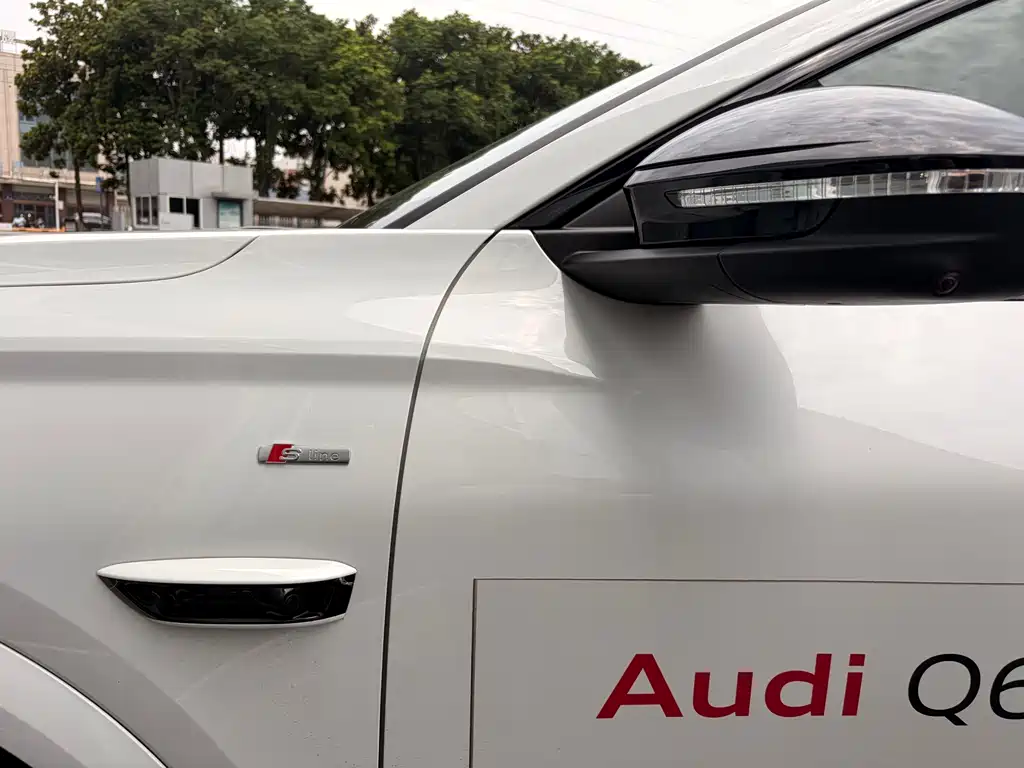 Audi Q6L e-tron