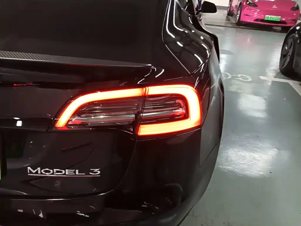 Tesla Model 3 — миниатюра 8