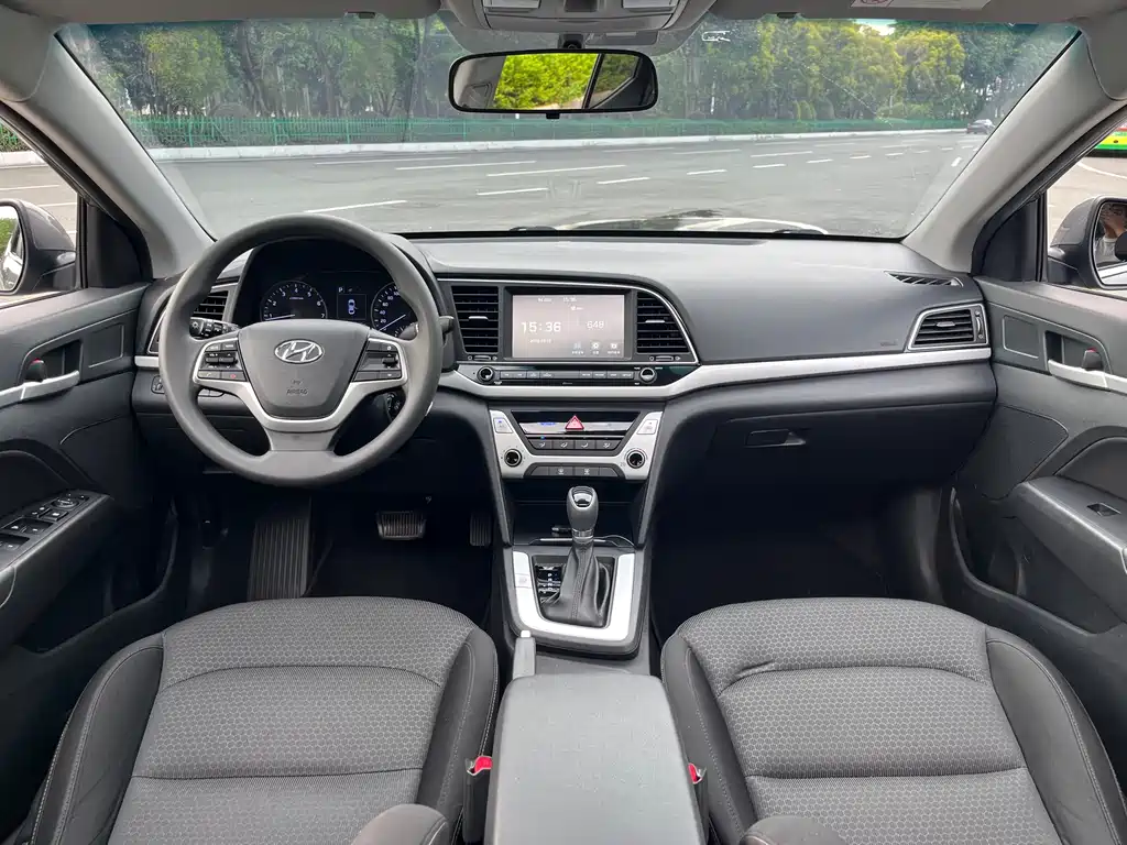 Hyundai Elantra — миниатюра 7