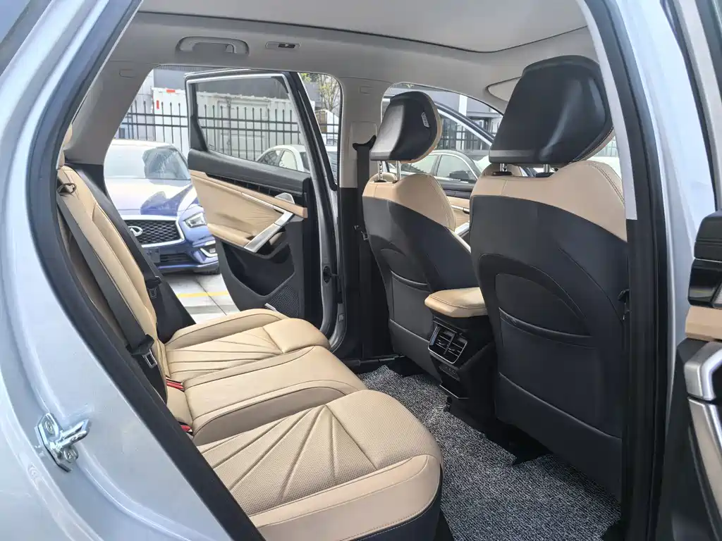 Geely Boyue L — миниатюра 12