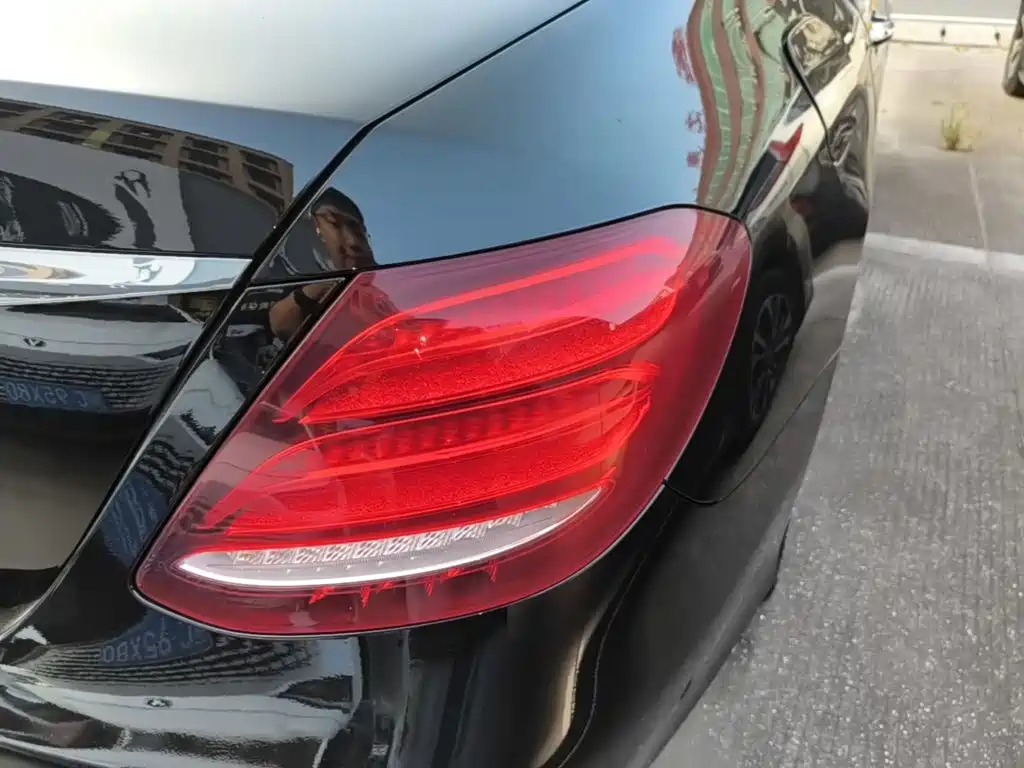 Mercedes-Benz E-Class — миниатюра 8