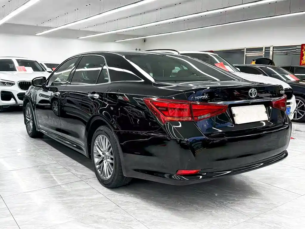 Toyota Crown — миниатюра 6