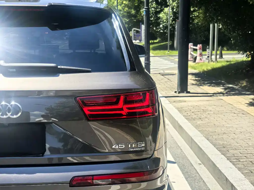 Audi Q7 — миниатюра 12