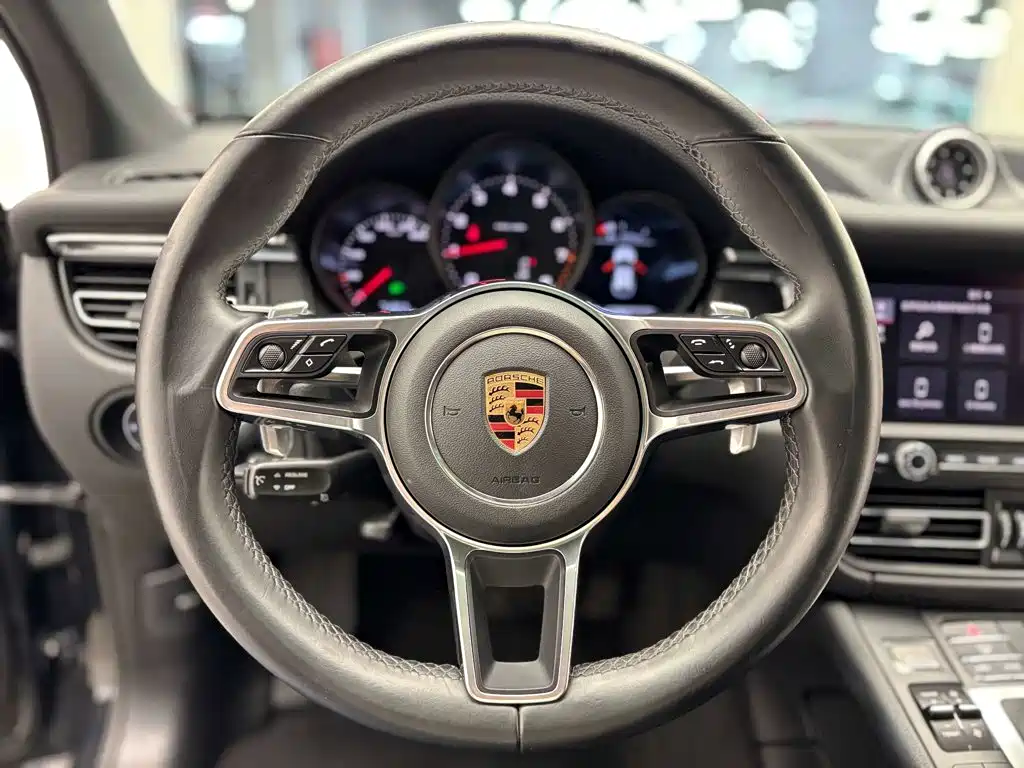 Porsche Macan — миниатюра 16