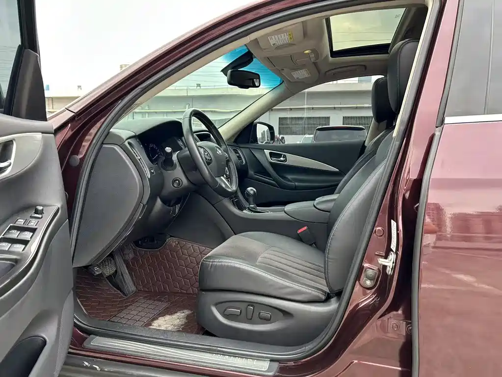 Infiniti QX50 2015 2.5L Comfort
