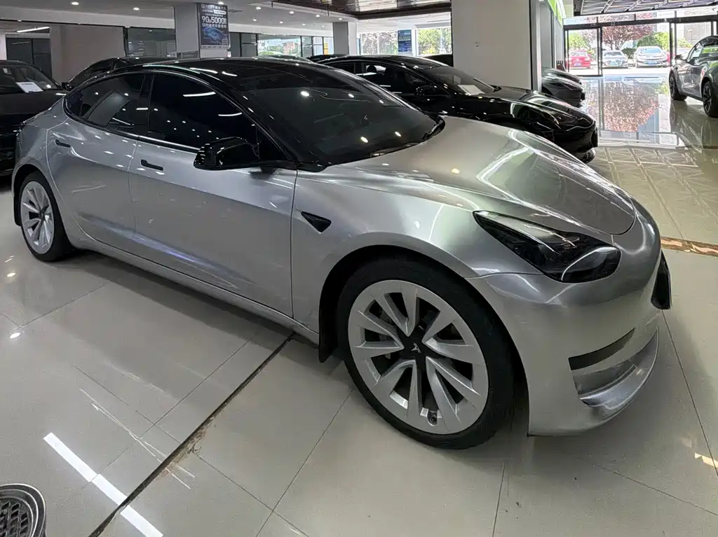 Tesla Model 3 — миниатюра 6