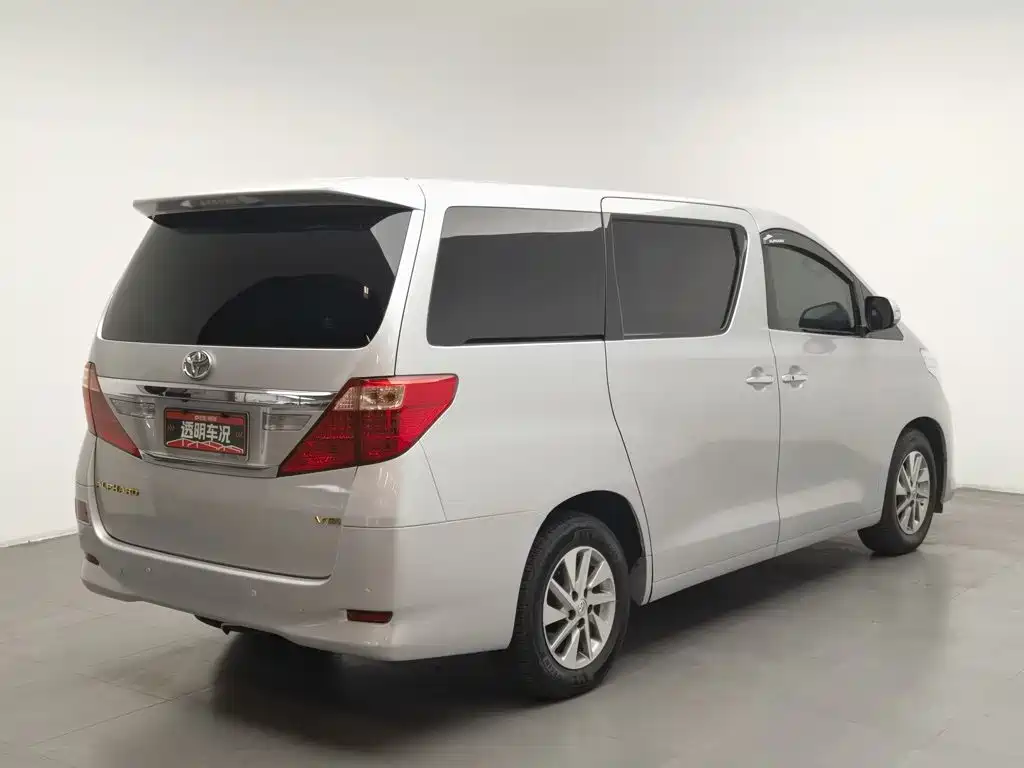 Toyota Alphard — миниатюра 2