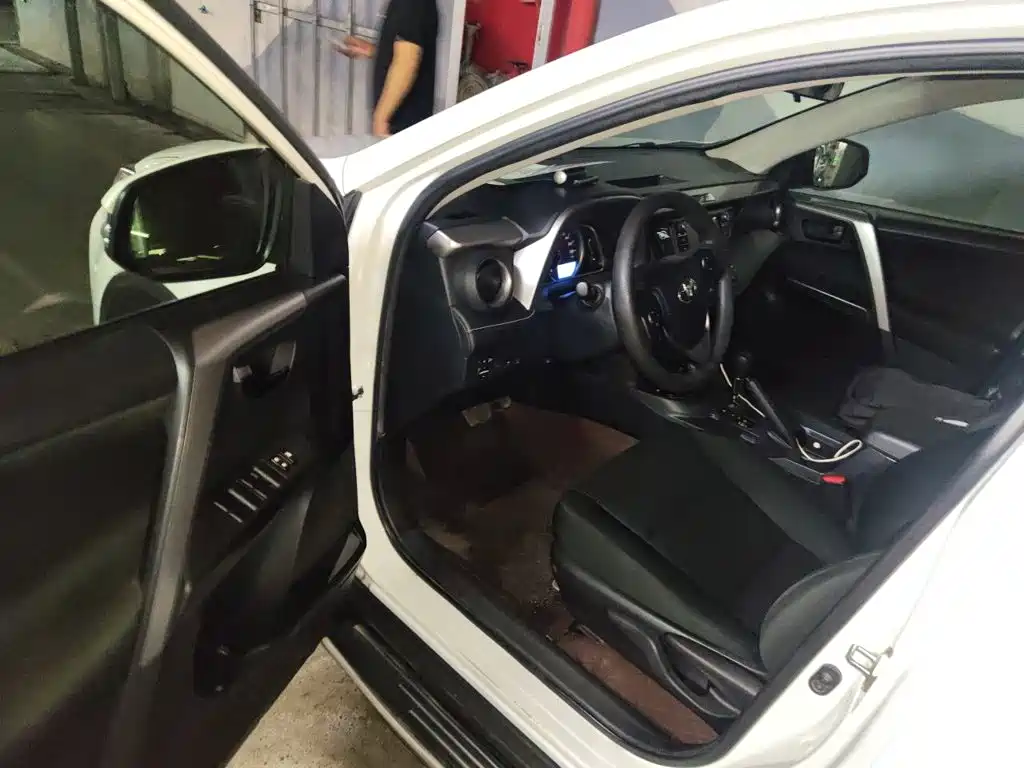 Toyota RAV4 — миниатюра 14