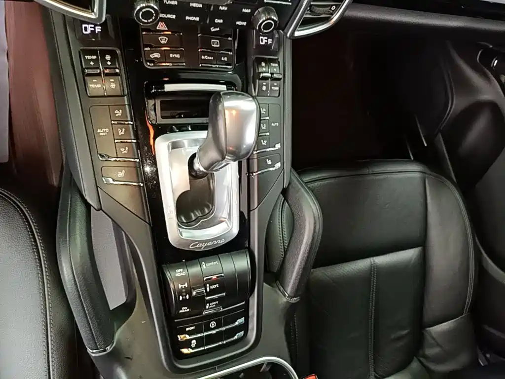 Porsche Cayenne — миниатюра 14