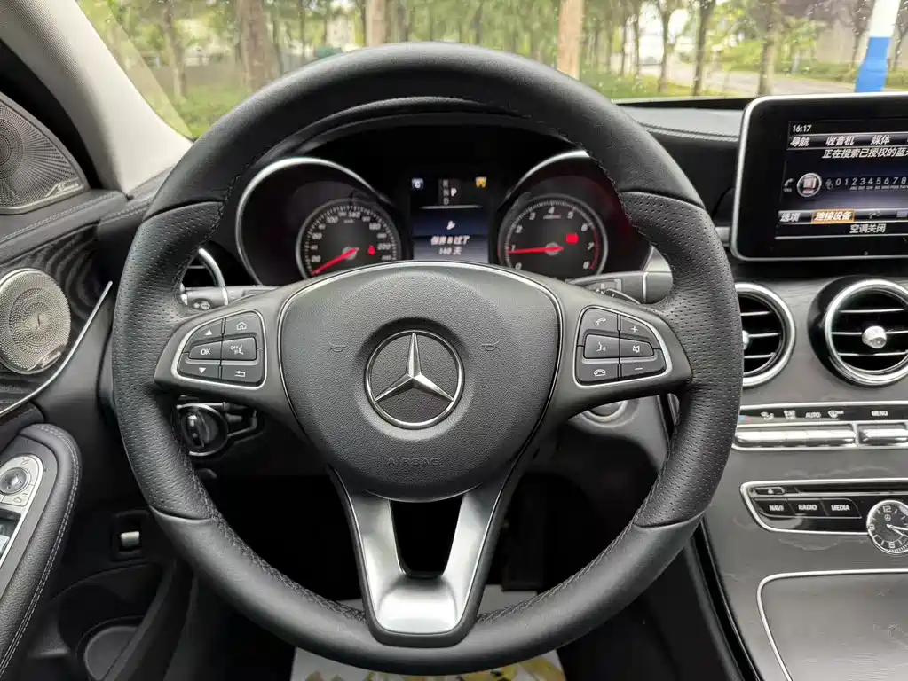 Mercedes-Benz C-Class — миниатюра 11