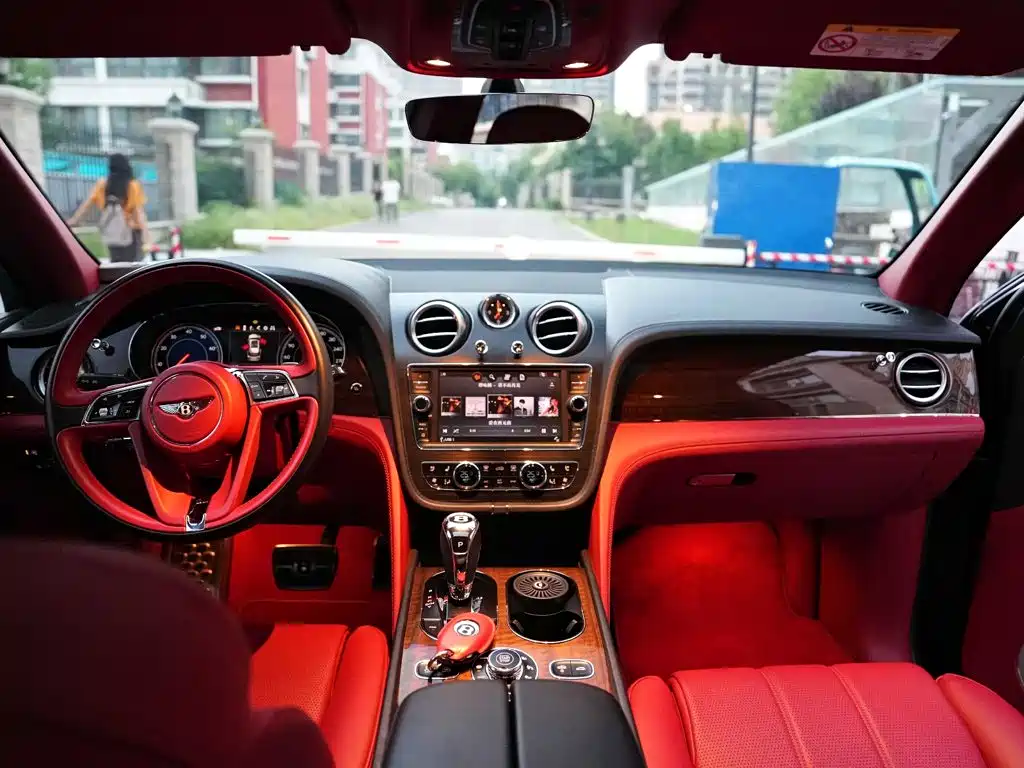 Bentley Bentayga — миниатюра 5