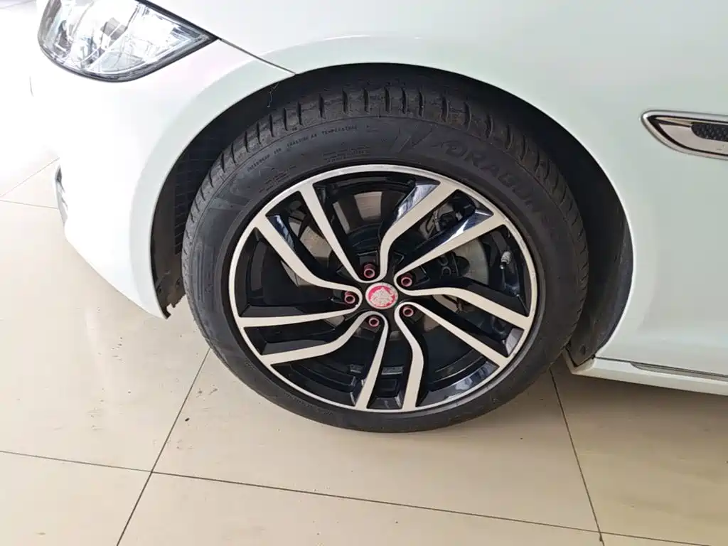 Jaguar XFL — миниатюра 23