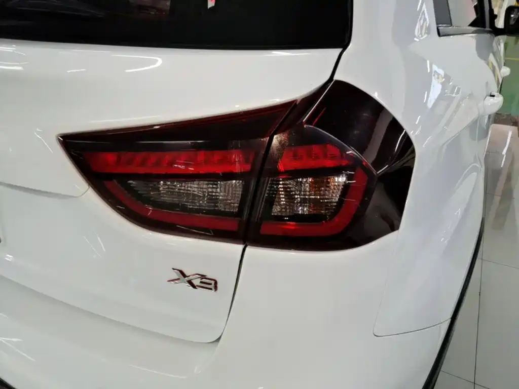 Geely Vision X3 — миниатюра 8