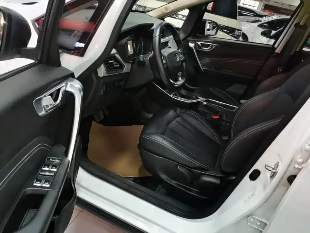 Geely Vision X3 — миниатюра 16