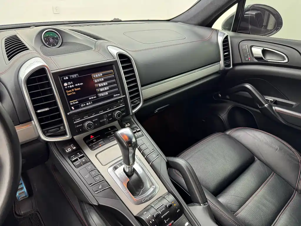 Porsche Cayenne — миниатюра 14