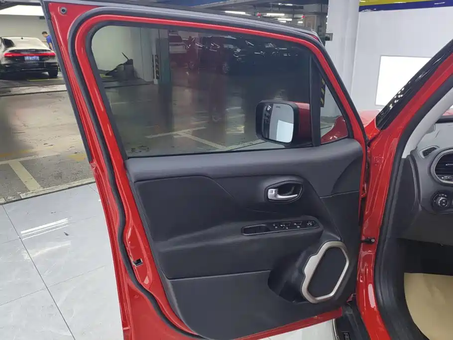 Jeep Renegade — миниатюра 7