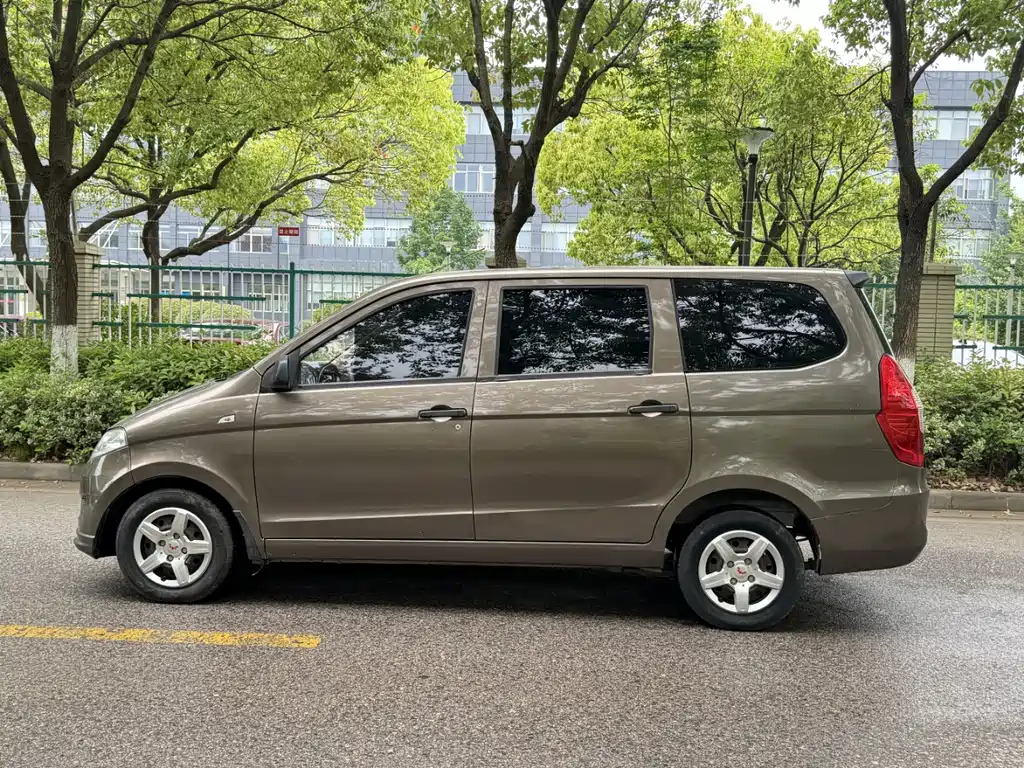 Wuling Hongguang — миниатюра 3