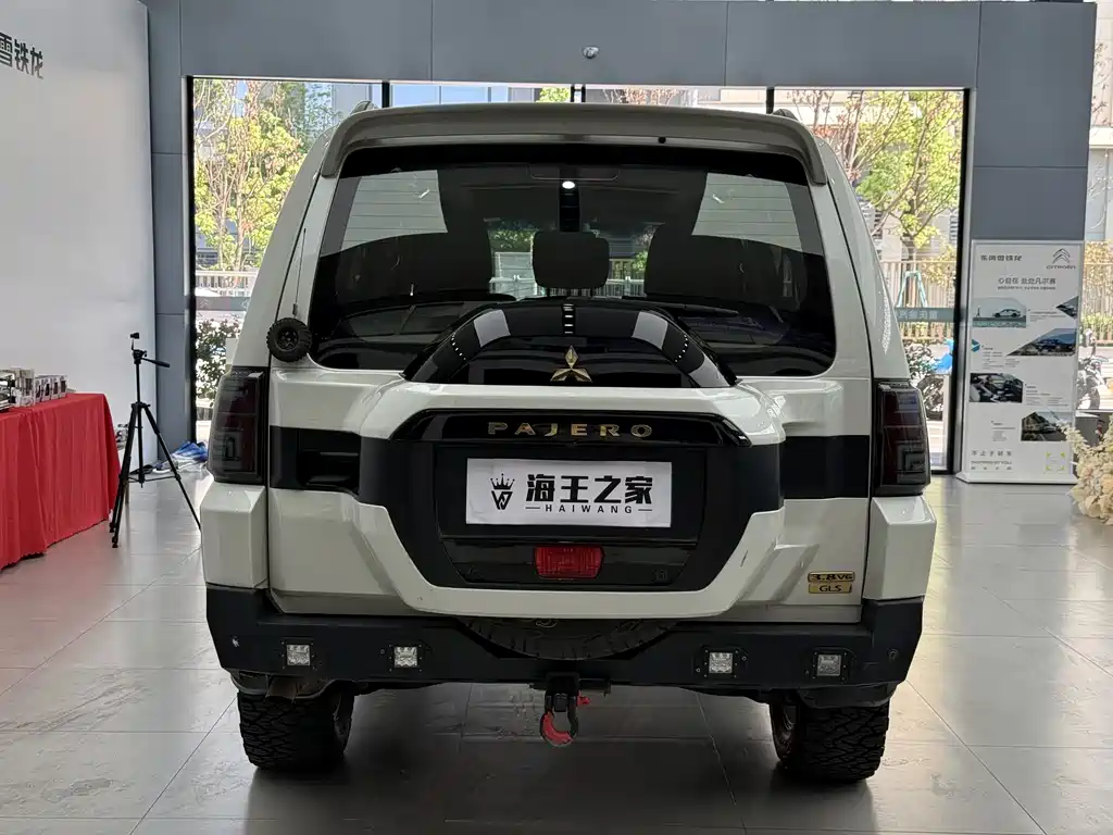 Mitsubishi Pajero (Import) — миниатюра 5
