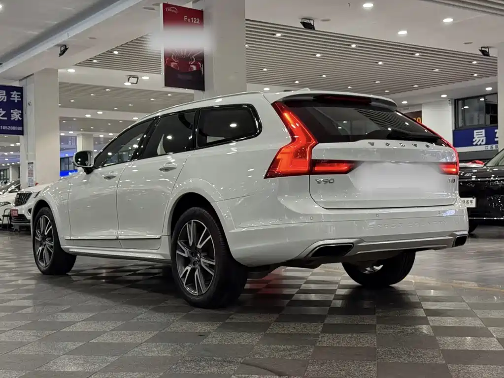 Volvo V90 — миниатюра 2