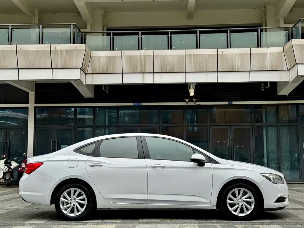 Buick Verano — миниатюра 5