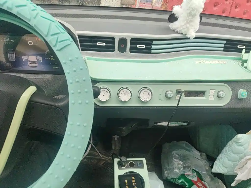 Wuling MINIEV — миниатюра 6