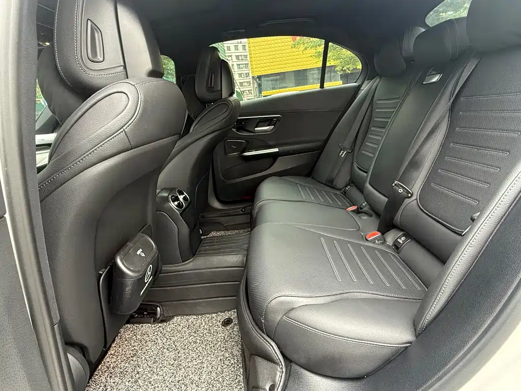 Mercedes-Benz C-Class — миниатюра 8