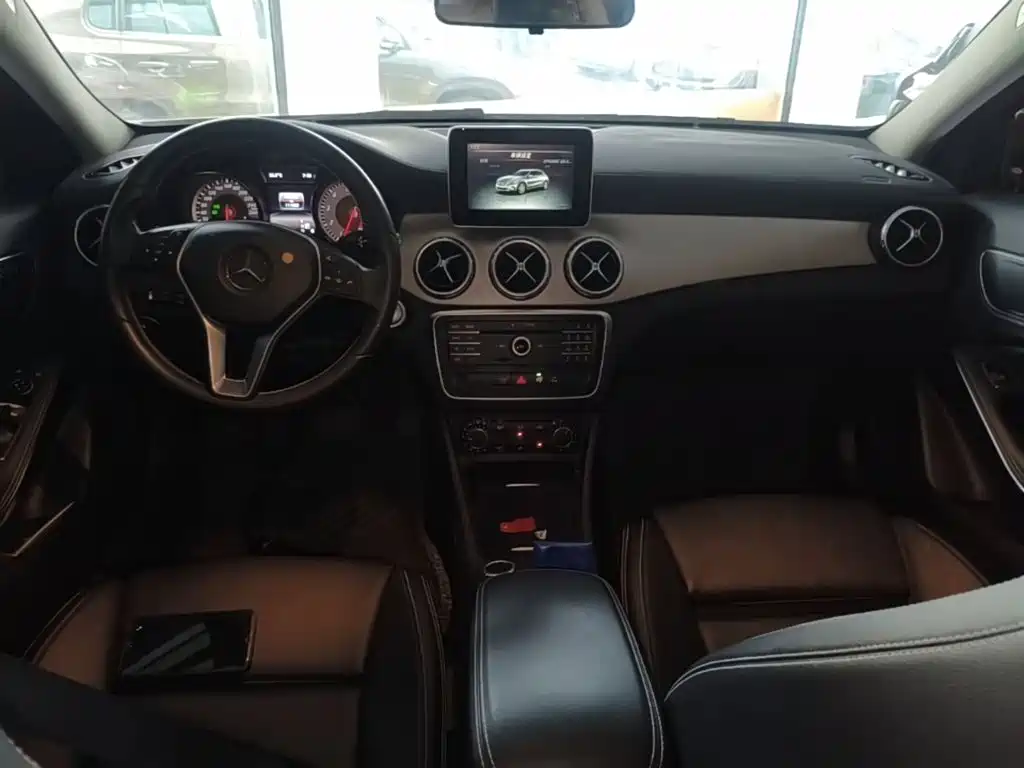 Mercedes-Benz GLA — миниатюра 10
