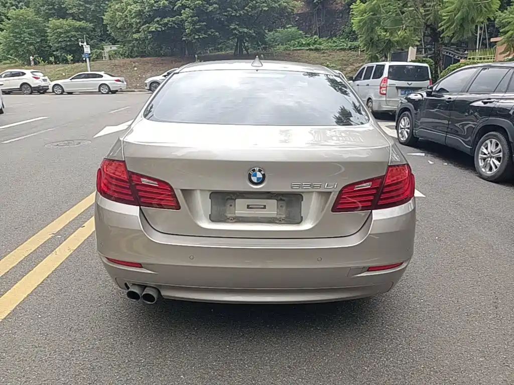 BMW 5 Series — миниатюра 6