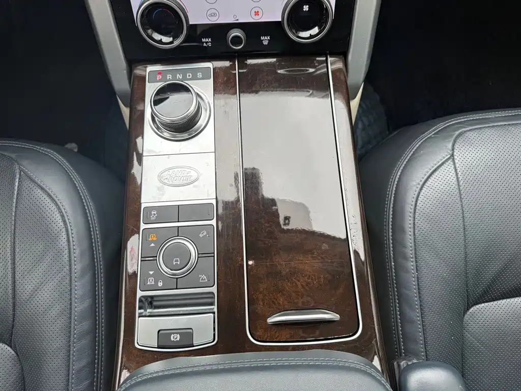 Land Rover Range Rover — миниатюра 17