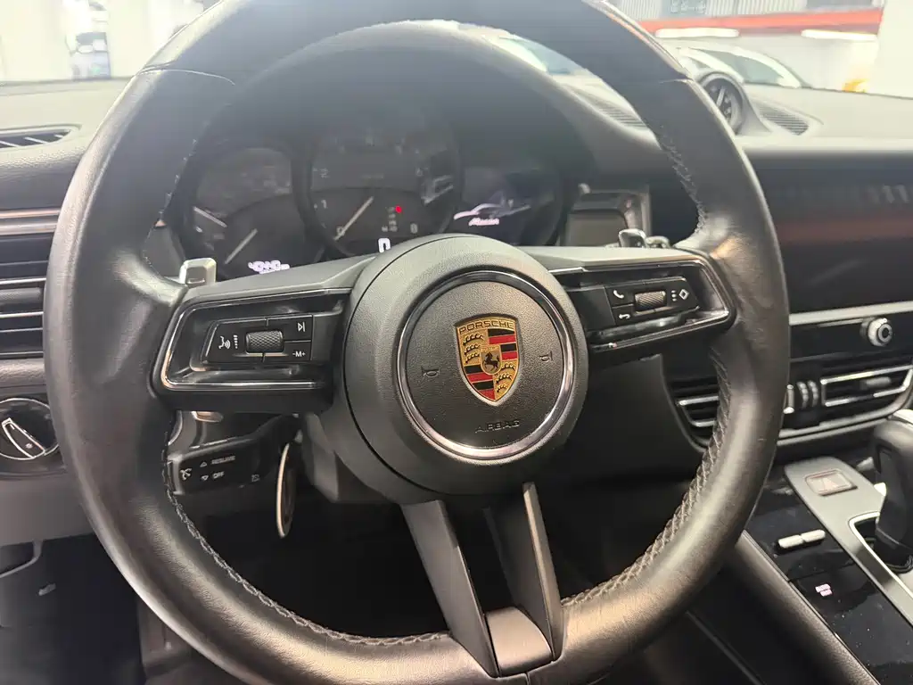 Porsche Macan — миниатюра 6