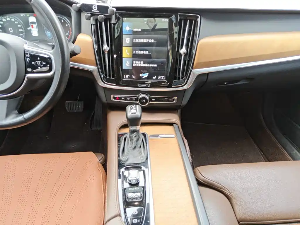 Volvo S90 — миниатюра 9