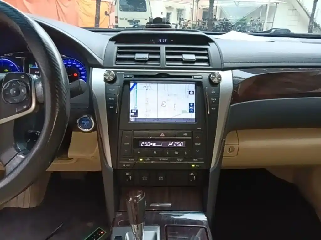 Toyota Camry — миниатюра 13