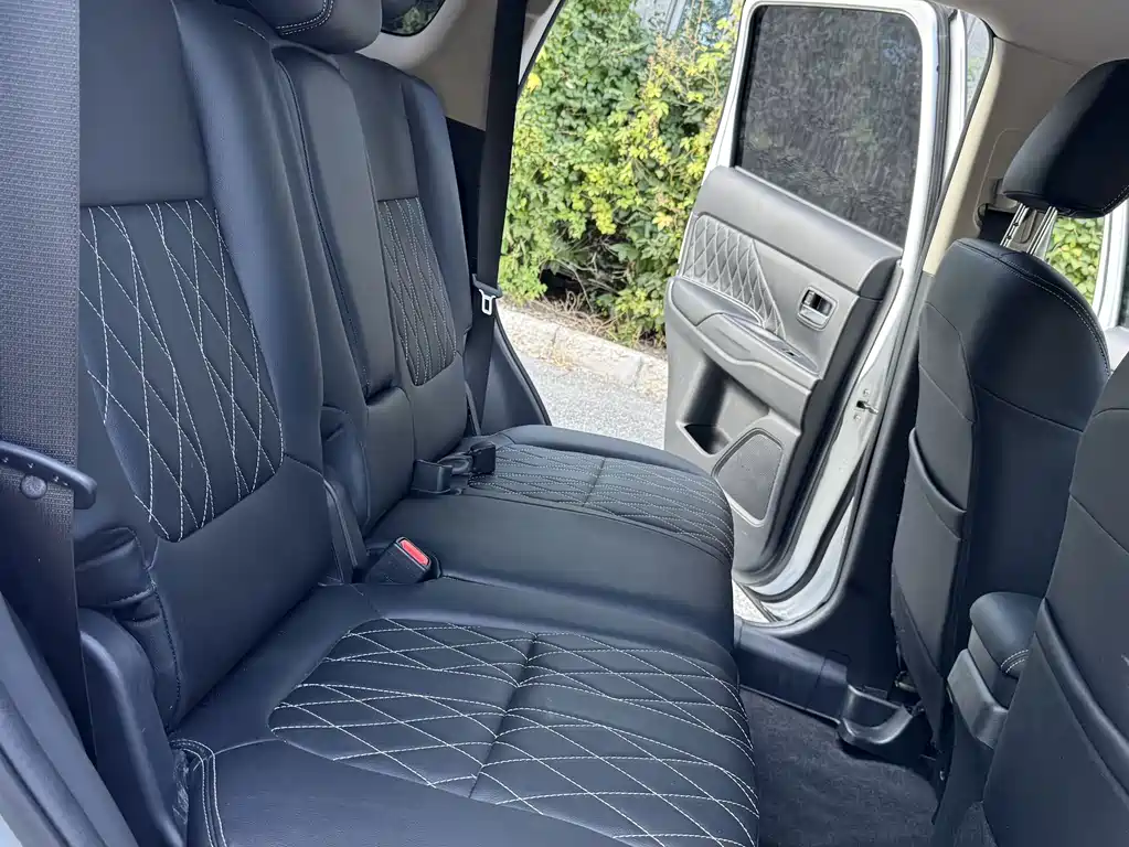 Mitsubishi Outlander — миниатюра 10