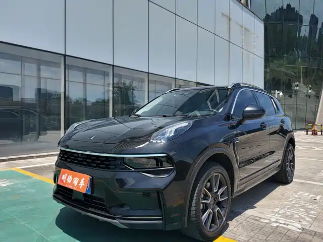 2022 Lynk & Co 01