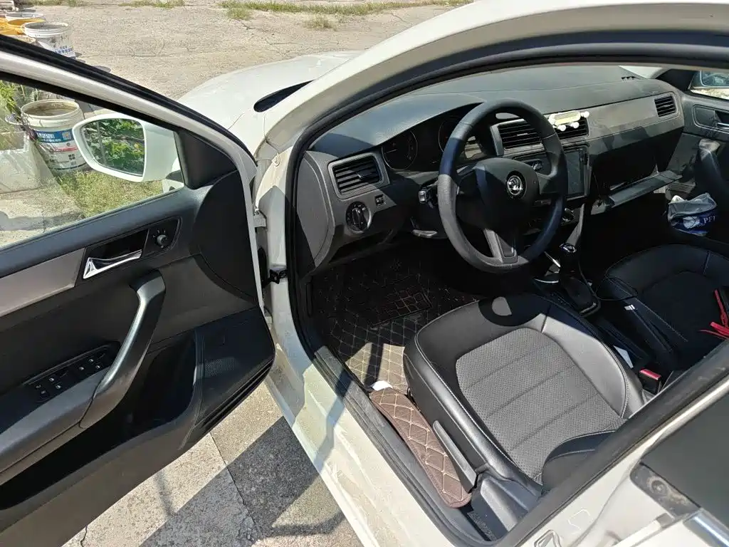 Skoda Rapid Spaceback — миниатюра 12