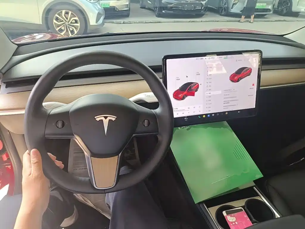 Tesla Model 3 — миниатюра 10