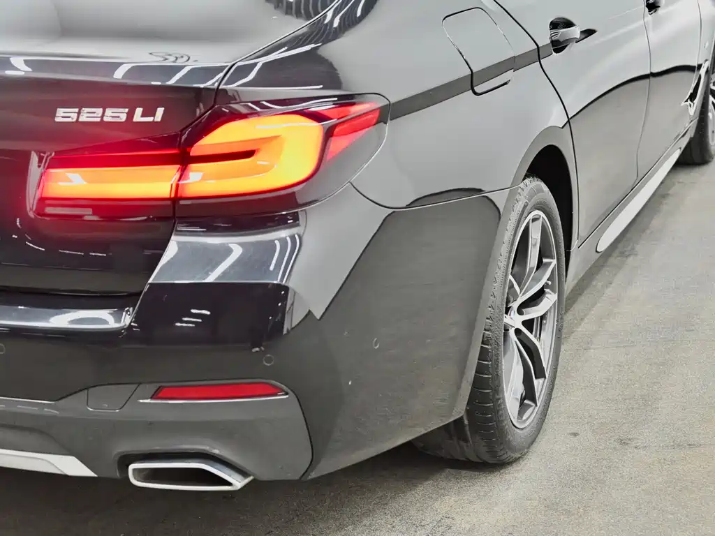 BMW 5 Series — миниатюра 34
