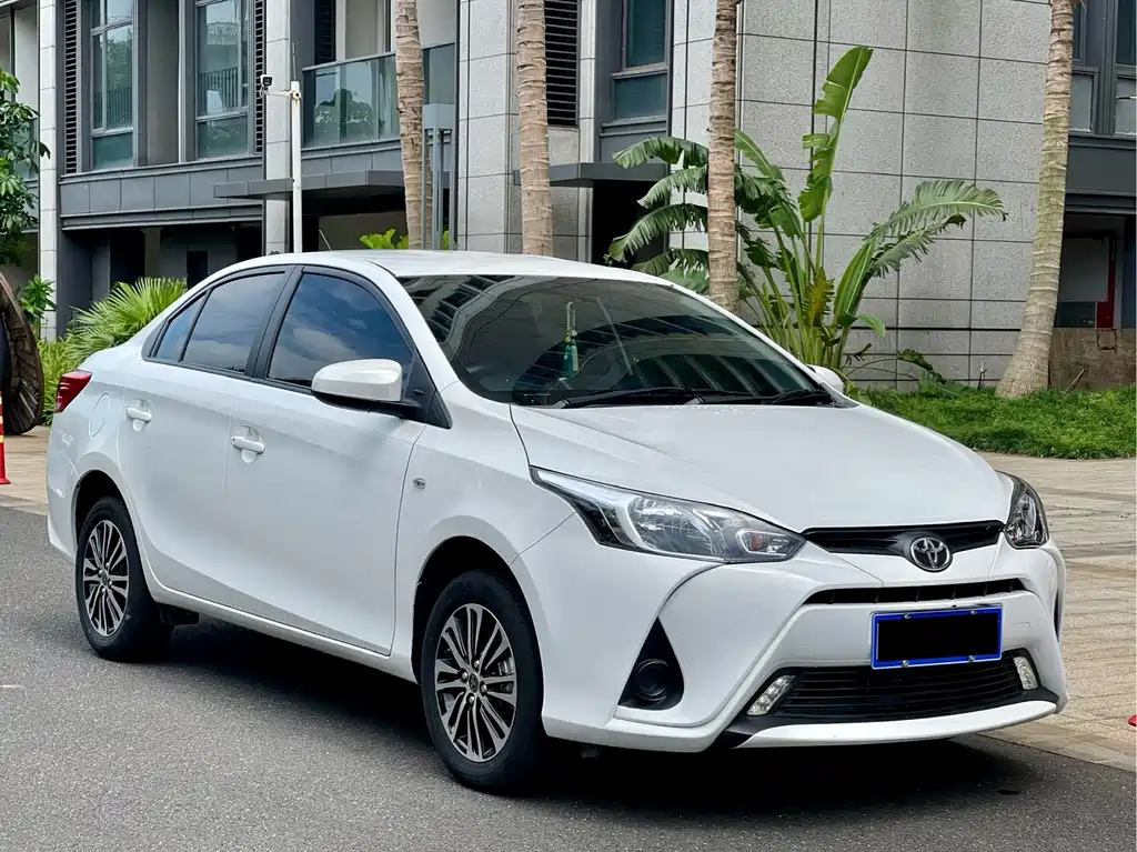 Toyota Yaris L — миниатюра 3