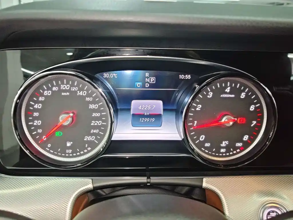 Mercedes-Benz E-Class — миниатюра 12
