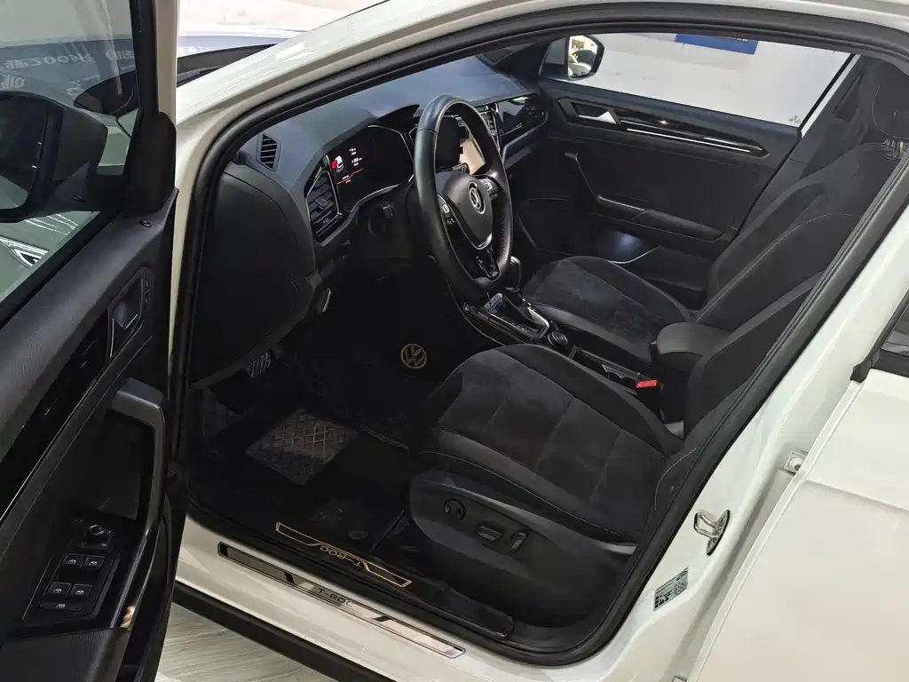 Volkswagen T-Roc — миниатюра 7