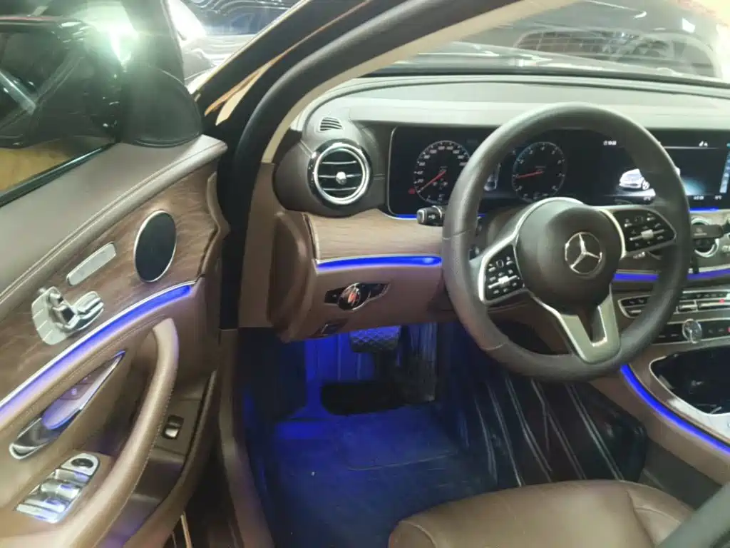 Mercedes-Benz E-Class — миниатюра 16