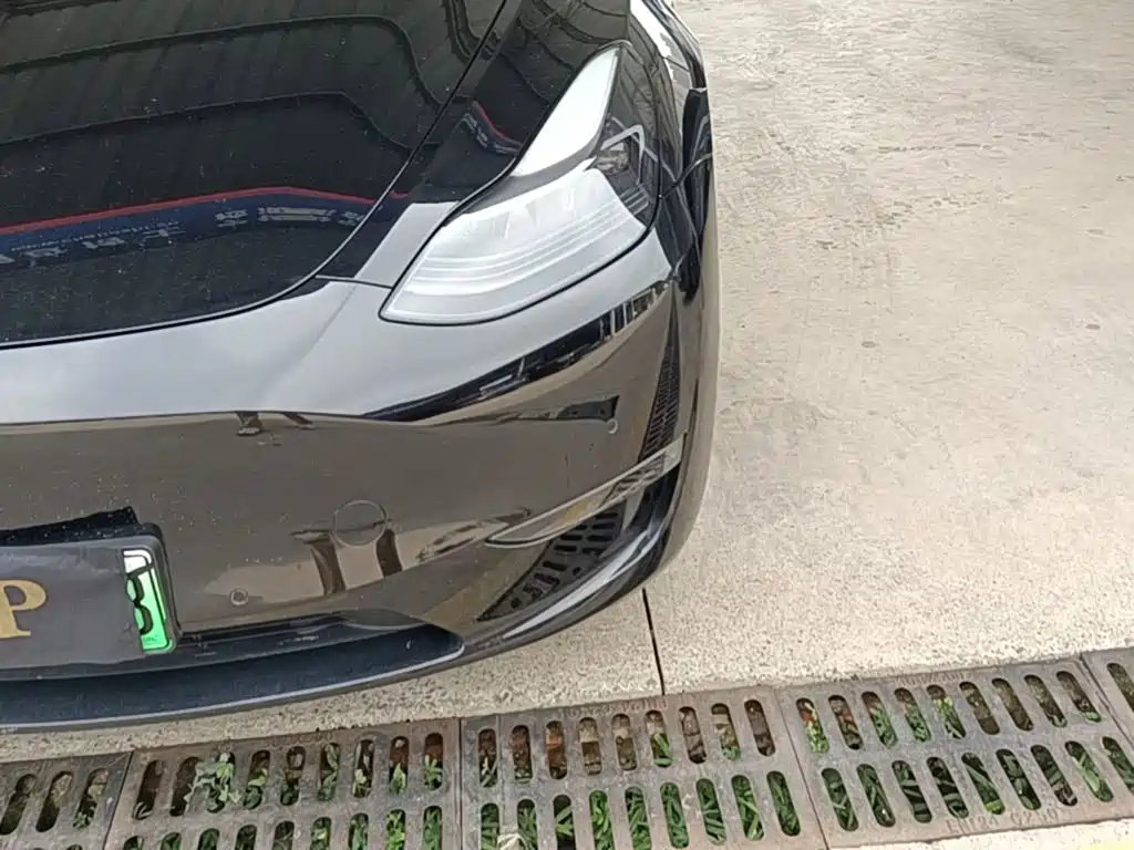 Tesla Model Y — миниатюра 24