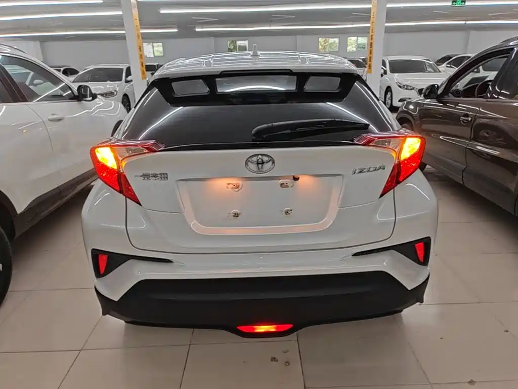 Toyota IZOA — миниатюра 6