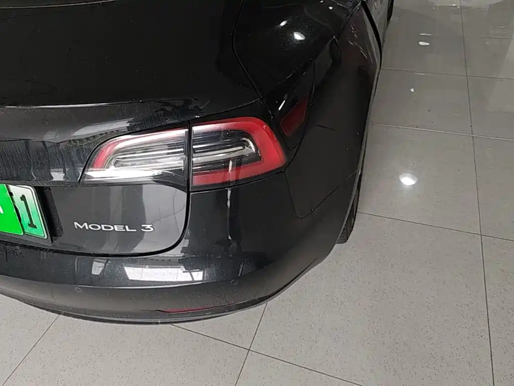 Tesla Model 3 — миниатюра 8
