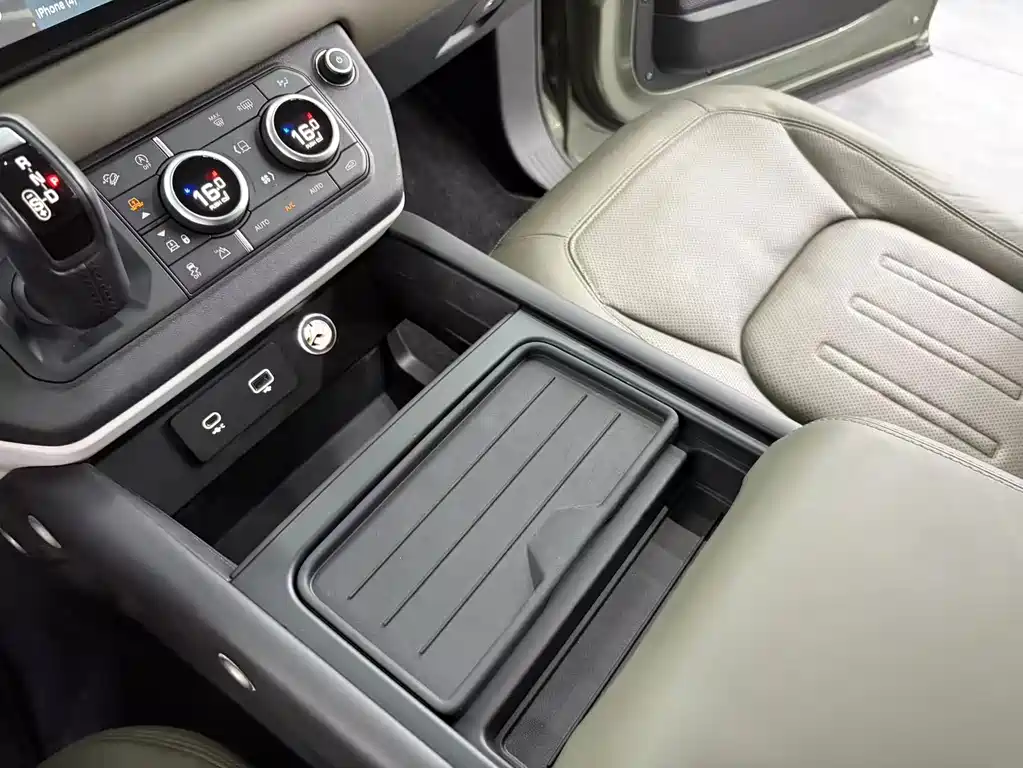 Land Rover Defender — миниатюра 8