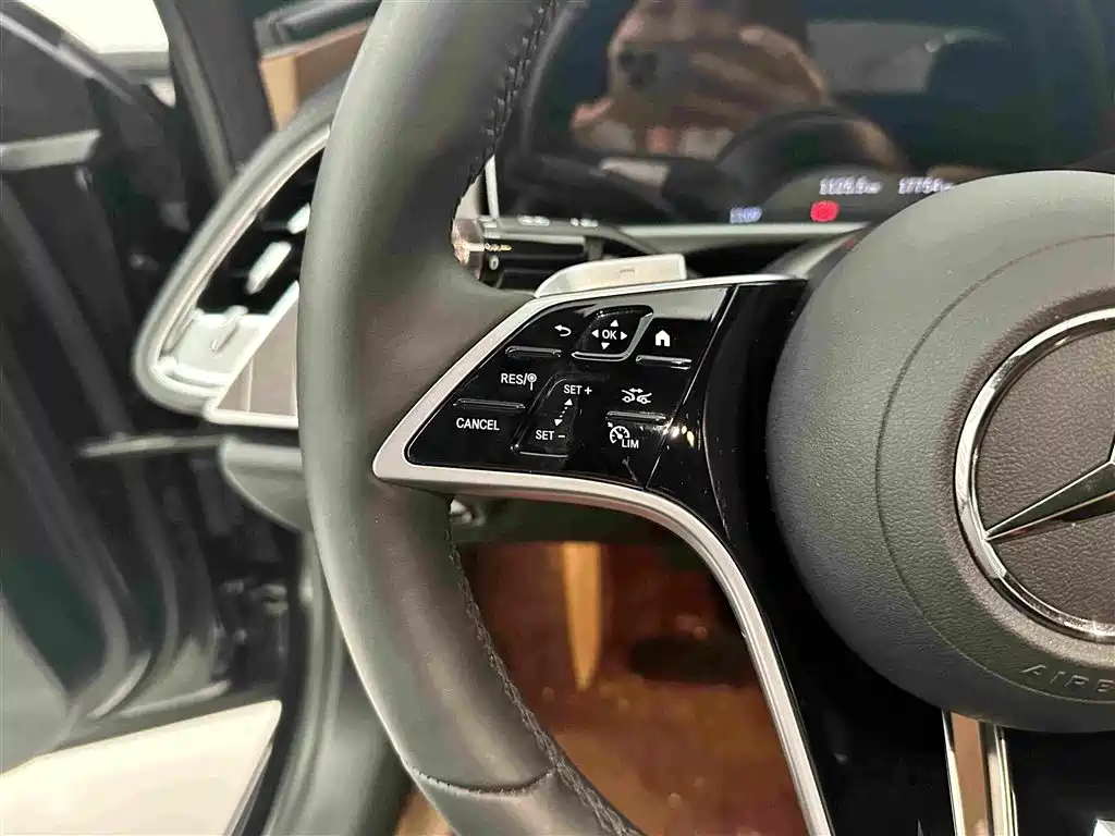 Mercedes-Benz E-Class — миниатюра 9