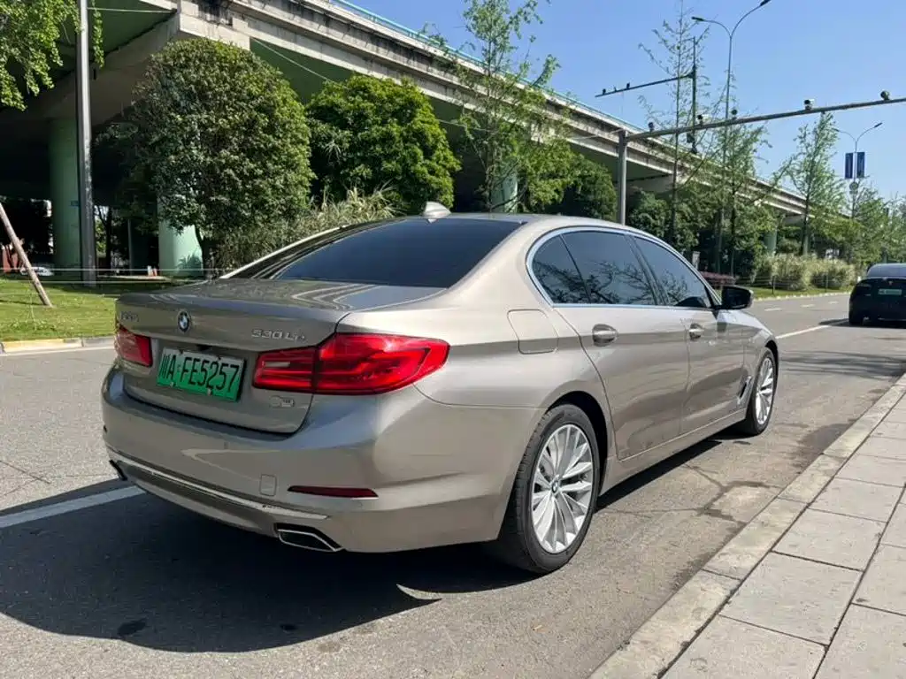 BMW 5 Series New Energy — миниатюра 9