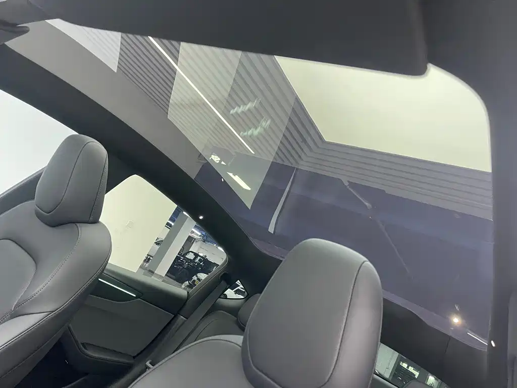 Tesla Model Y — миниатюра 14