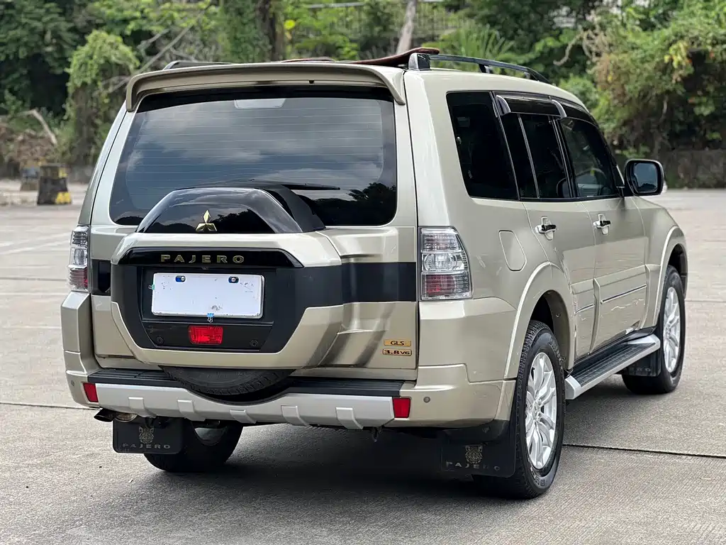 Mitsubishi Pajero (Import) — миниатюра 23