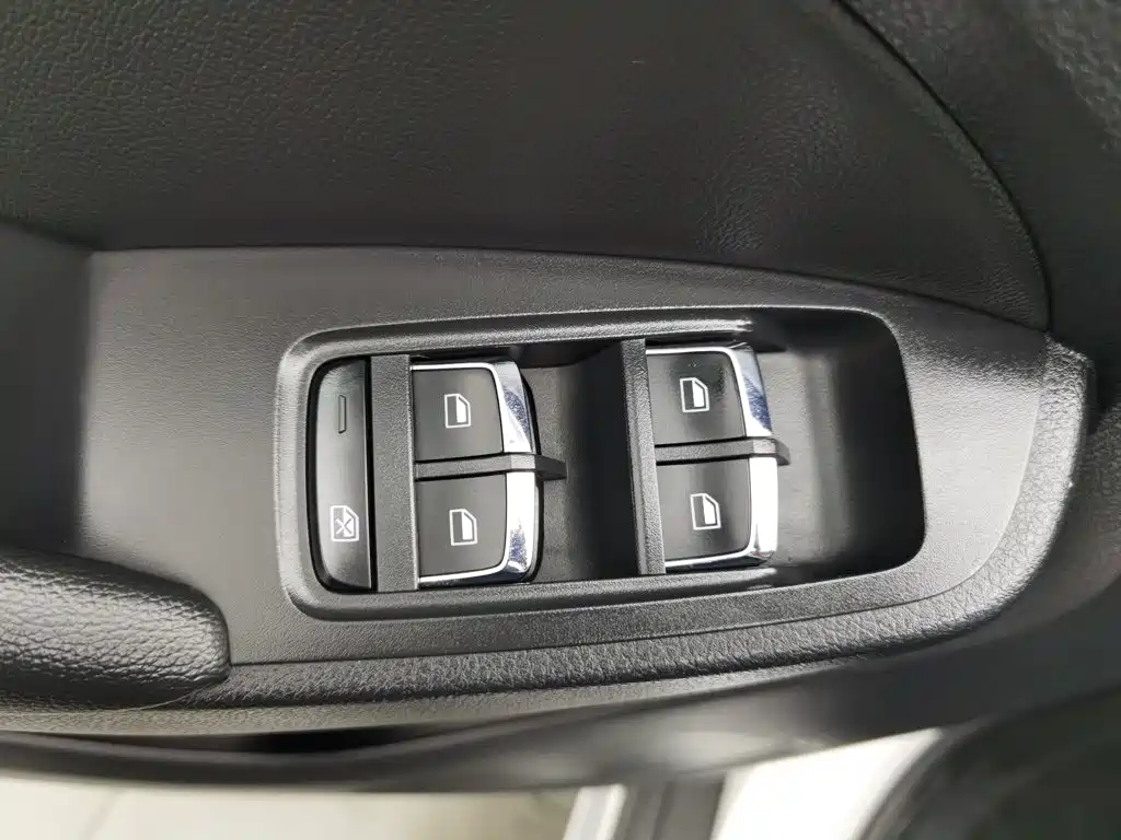 Roewe RX5 — миниатюра 9
